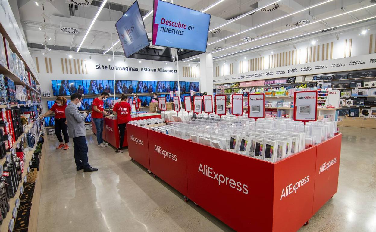 Customers queue for opening of the first AliExpress store in Andalucía